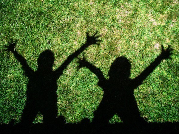 What Shadows Can Do - Tinkergarten outdoor activities where kids ...