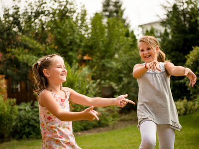 Animal Dance Party - Tinkergarten outdoor activities where kids learn ...